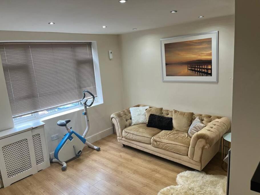 Fabulous 3 Bedroom House , Sleeps Up To 5-7 Guest. South Ockendon Esterno foto