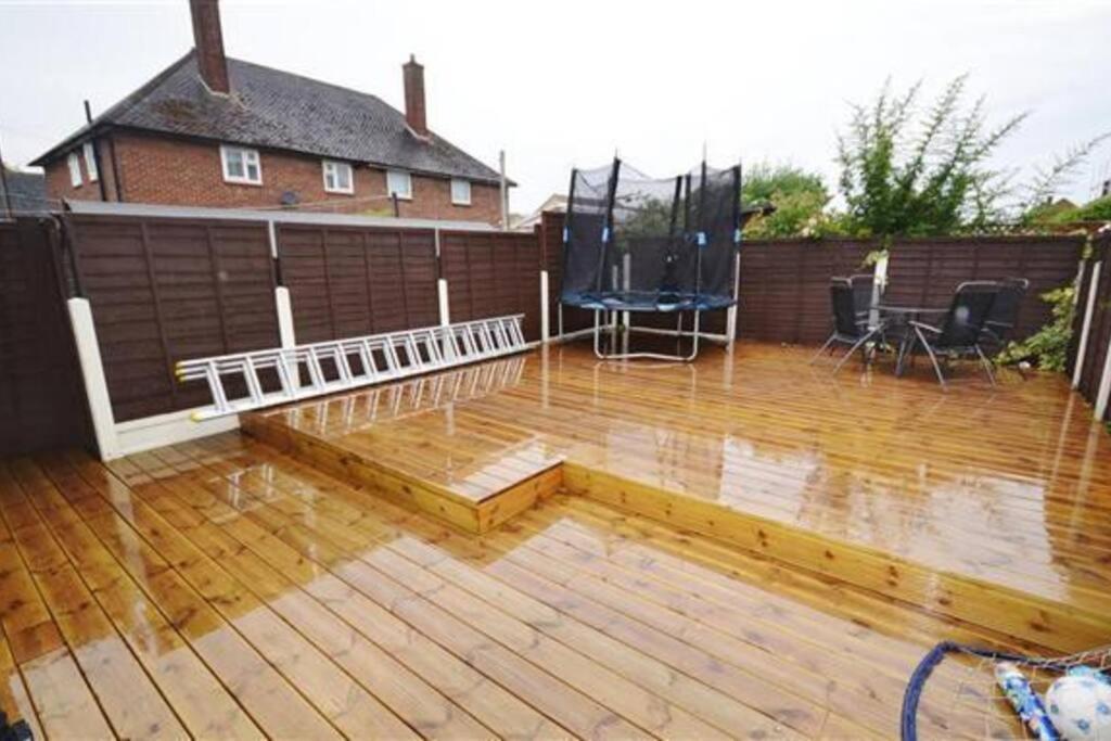 Fabulous 3 Bedroom House , Sleeps Up To 5-7 Guest. South Ockendon Esterno foto