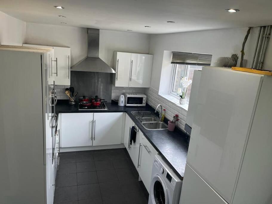 Fabulous 3 Bedroom House , Sleeps Up To 5-7 Guest. South Ockendon Esterno foto